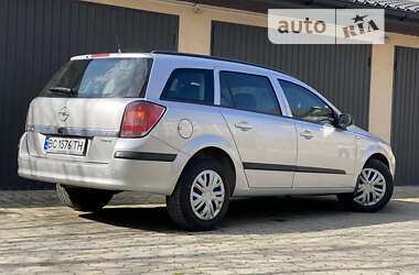 Универсал Opel Astra 2005 в Самборе