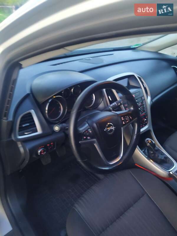 Універсал Opel Astra 2010 в Надвірній