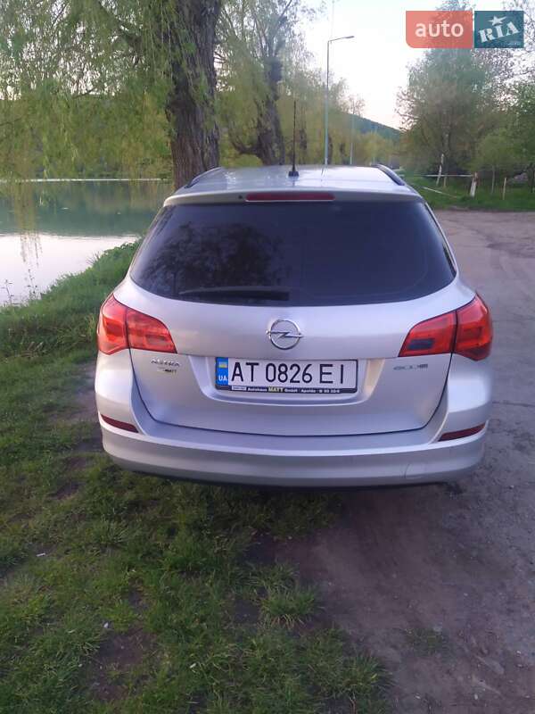 Універсал Opel Astra 2010 в Надвірній