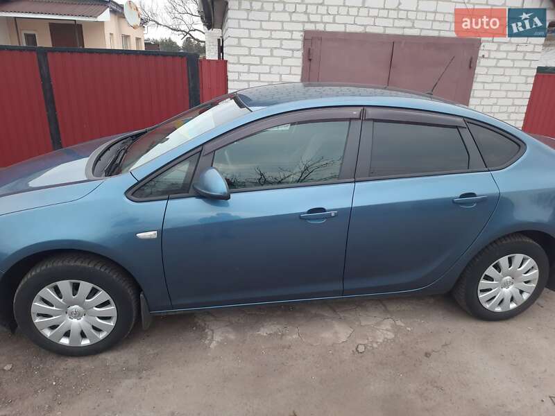 Седан Opel Astra 2015 в Кременчуге
