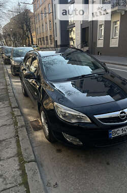 Універсал Opel Astra 2012 в Львові
