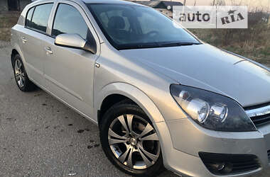 Хэтчбек Opel Astra 2005 в Косове