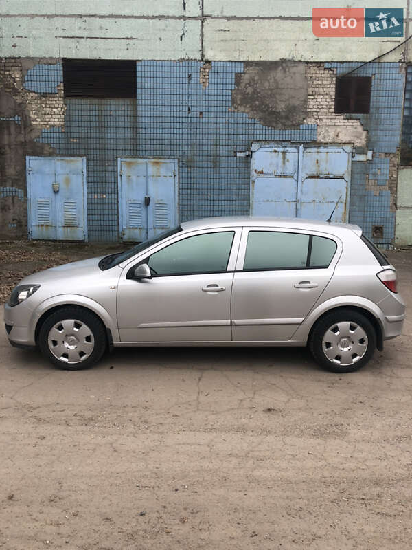 Хетчбек Opel Astra 2004 в Дніпрі