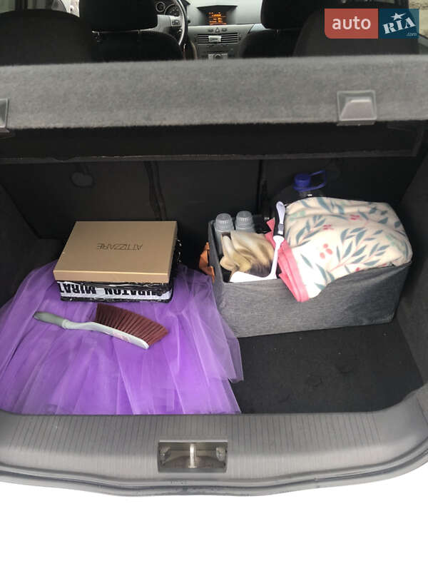 Хетчбек Opel Astra 2004 в Дніпрі