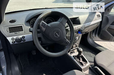 Седан Opel Astra 2005 в Тернополі