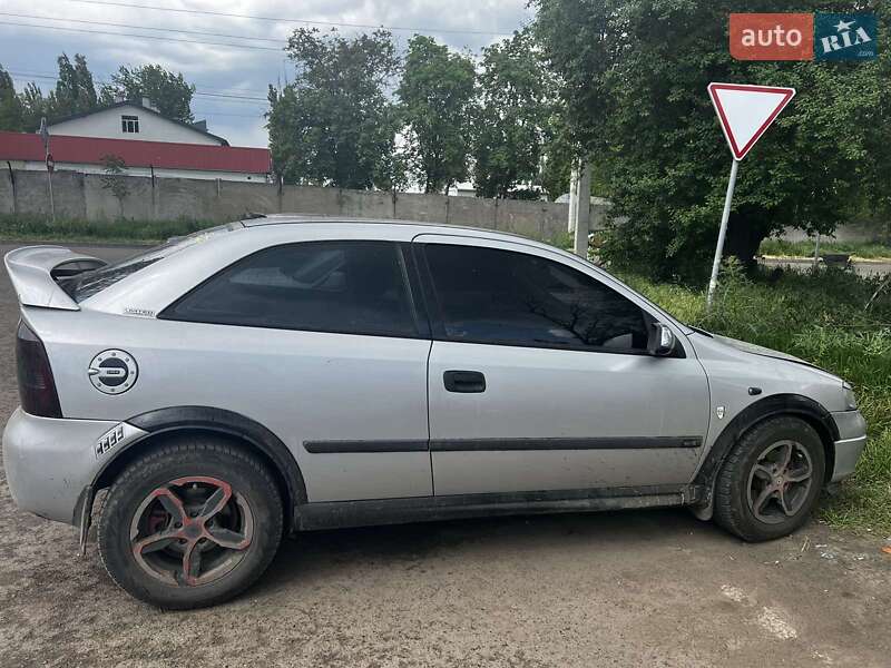 Купе Opel Astra 2002 в Александрие