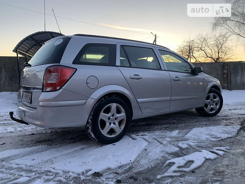 Універсал Opel Astra 2008 в Чернігові