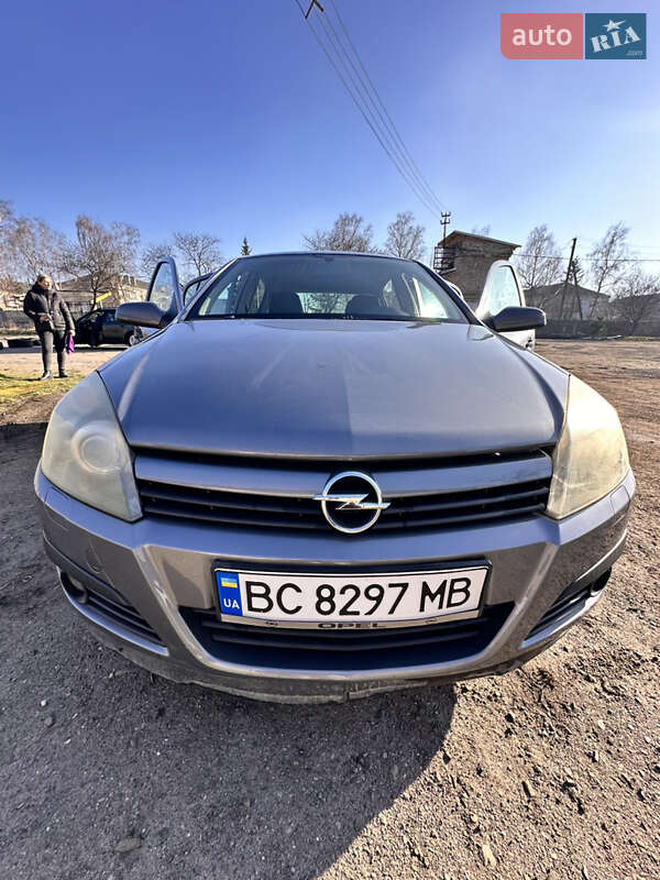 Хетчбек Opel Astra 2004 в Золочеві