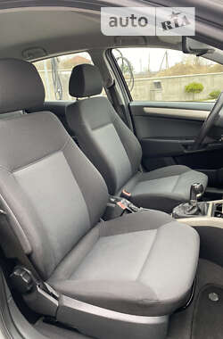 Хэтчбек Opel Astra 2007 в 