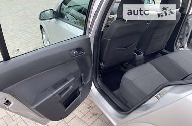 Хэтчбек Opel Astra 2007 в 