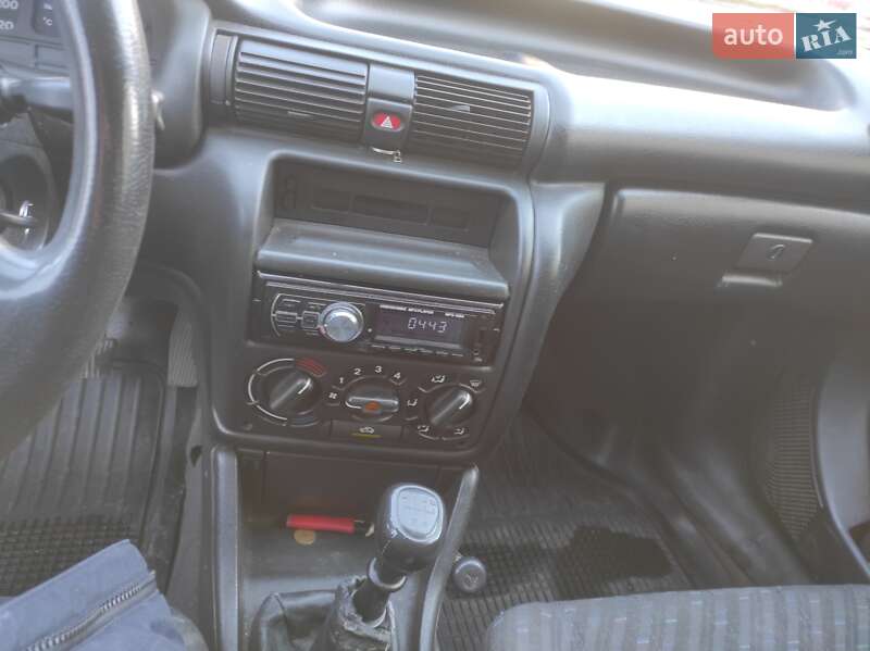 Седан Opel Astra 1995 в Харкові