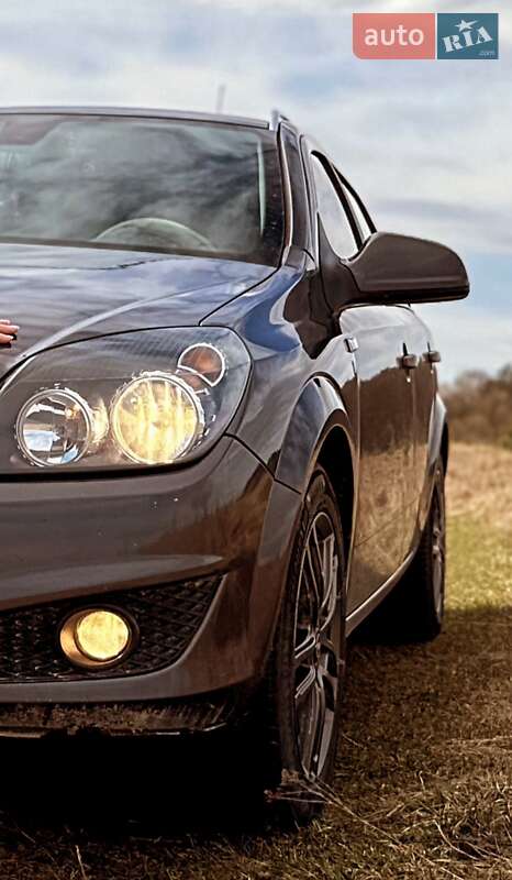 Універсал Opel Astra 2010 в Золочеві