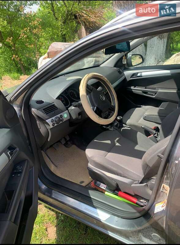 Універсал Opel Astra 2010 в Золочеві