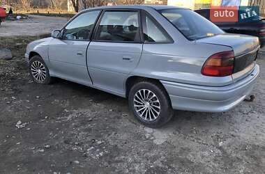 Седан Opel Astra 1995 в Ровно