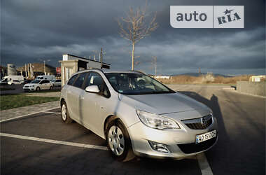 Универсал Opel Astra 2012 в Мукачево