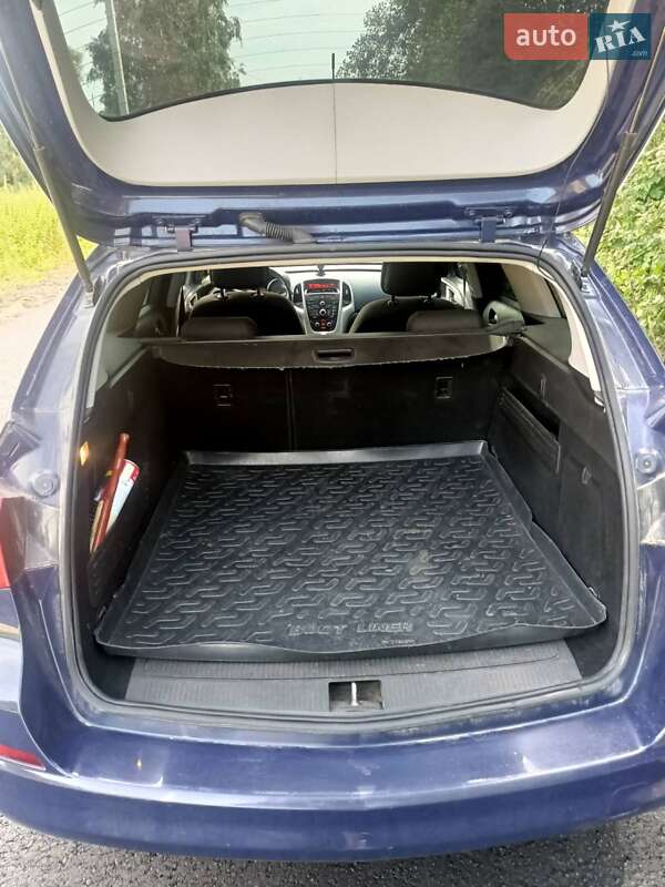 Універсал Opel Astra 2011 в Львові