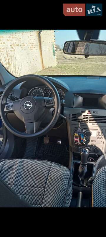 Универсал Opel Astra 2006 в Новомиргороде