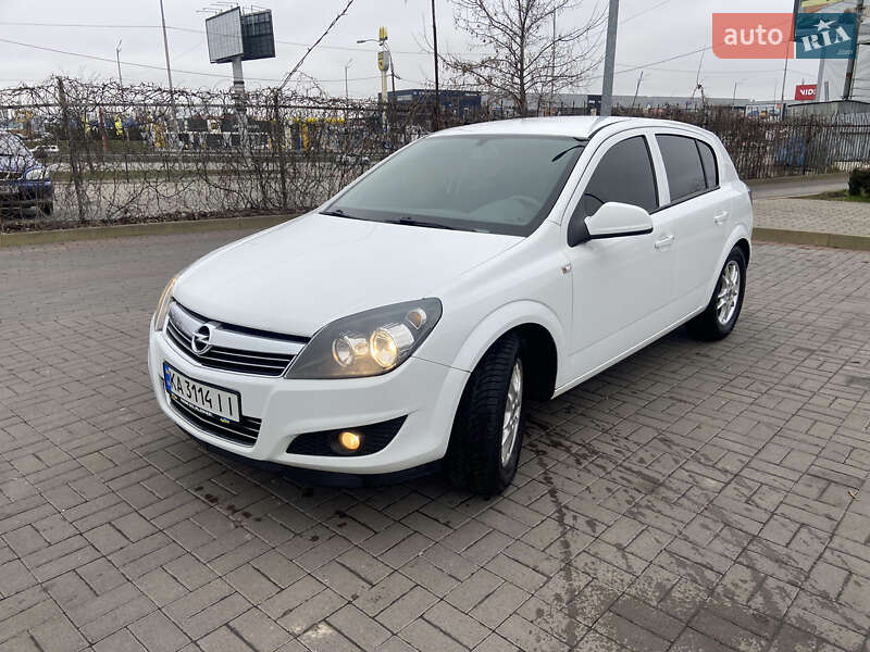 Хетчбек Opel Astra 2012 в Києві