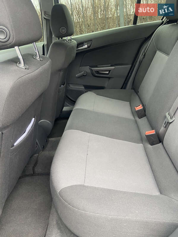 Хетчбек Opel Astra 2012 в Києві