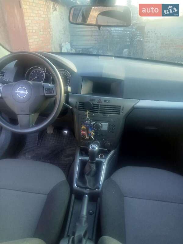 Универсал Opel Astra 2006 в Новомиргороде
