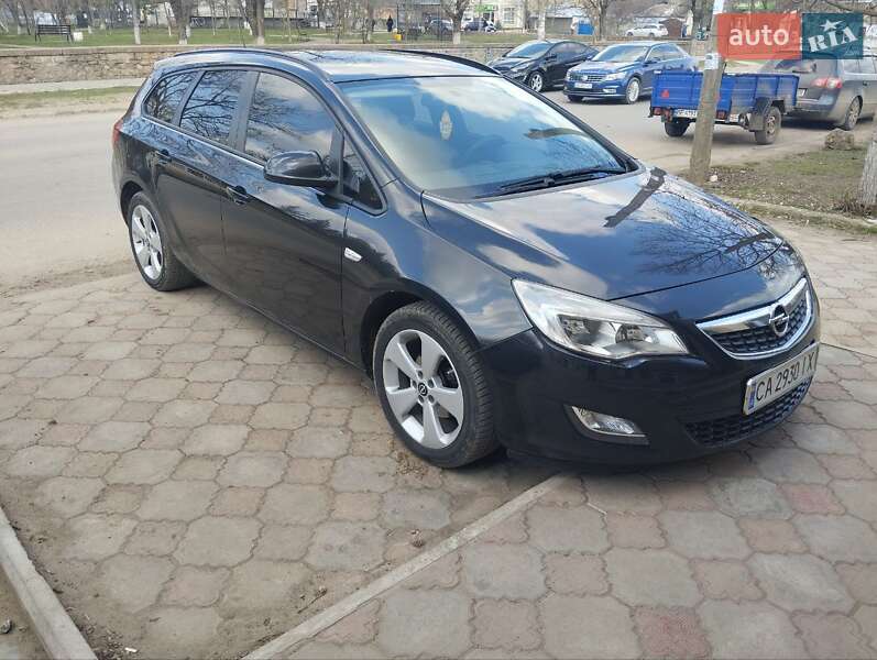 Универсал Opel Astra 2011 в 