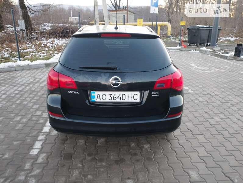Универсал Opel Astra 2011 в Бориславе