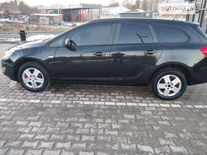 Универсал Opel Astra 2011 в Бориславе