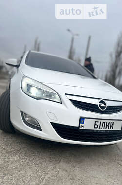 Универсал Opel Astra 2011 в Кривом Роге