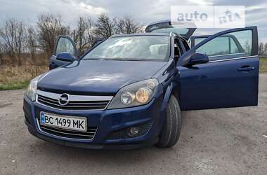 Універсал Opel Astra 2010 в Дрогобичі