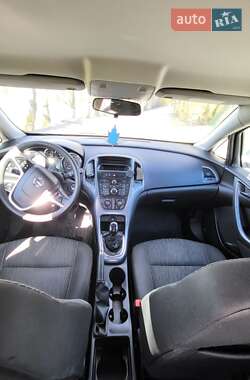 Универсал Opel Astra 2013 в 
