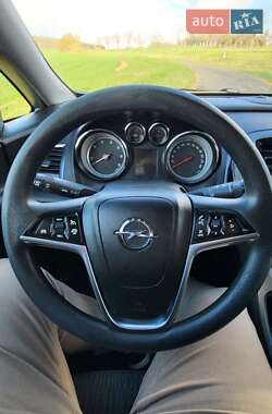 Універсал Opel Astra 2013 в Дрогобичі