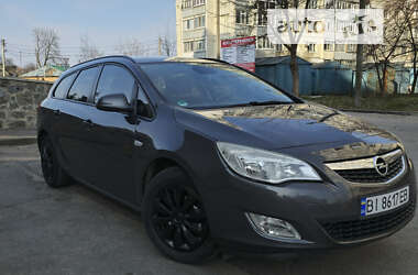 Универсал Opel Astra 2011 в Полтаве