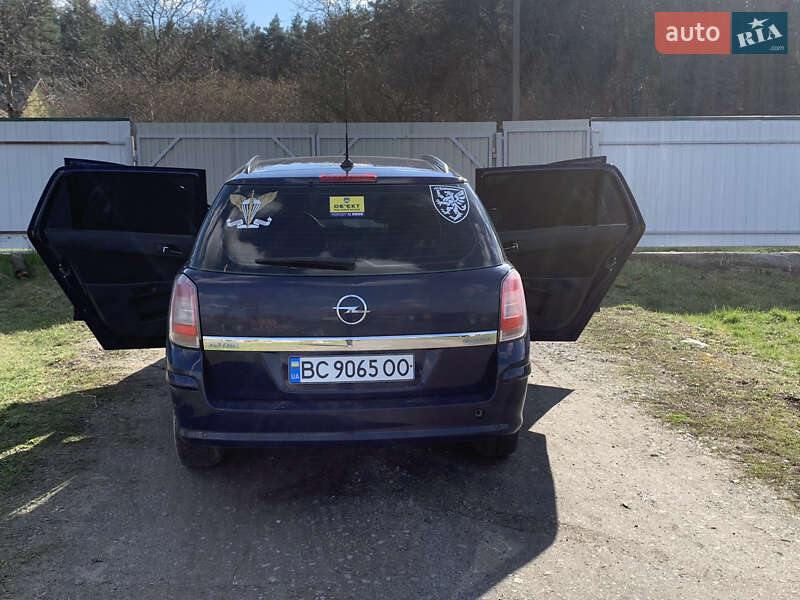 Универсал Opel Astra 2008 в Радехове