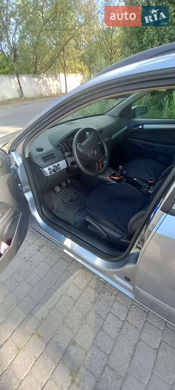 Универсал Opel Astra 2004 в Надворной