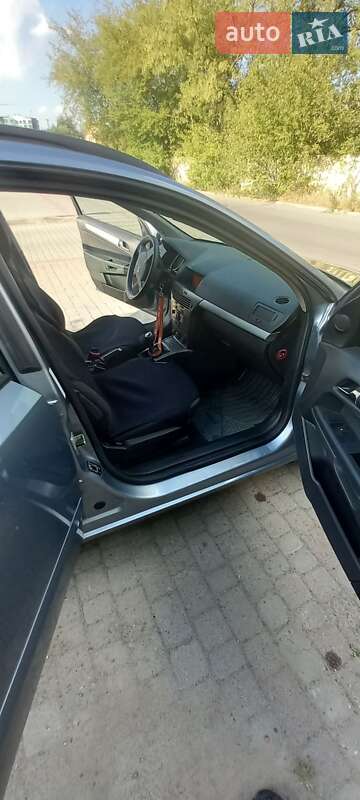 Универсал Opel Astra 2004 в Надворной