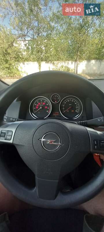 Универсал Opel Astra 2004 в Надворной