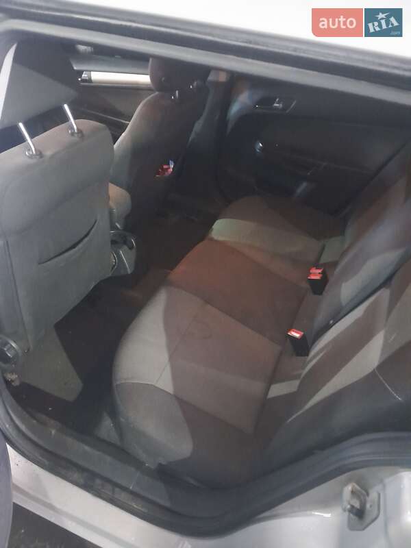 Универсал Opel Astra 2007 в Заставной