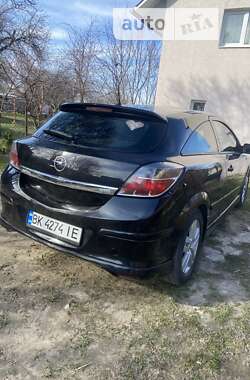 Купе Opel Astra 2008 в Остроге