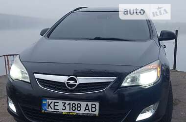 Універсал Opel Astra 2011 в Дніпрі