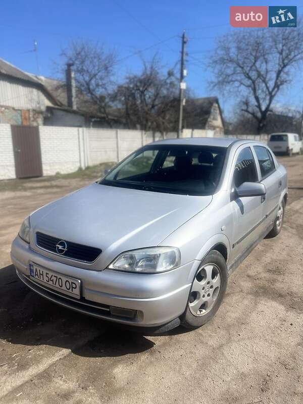 Хэтчбек Opel Astra 2000 в 