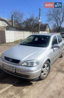 Хэтчбек Opel Astra 2000 в 