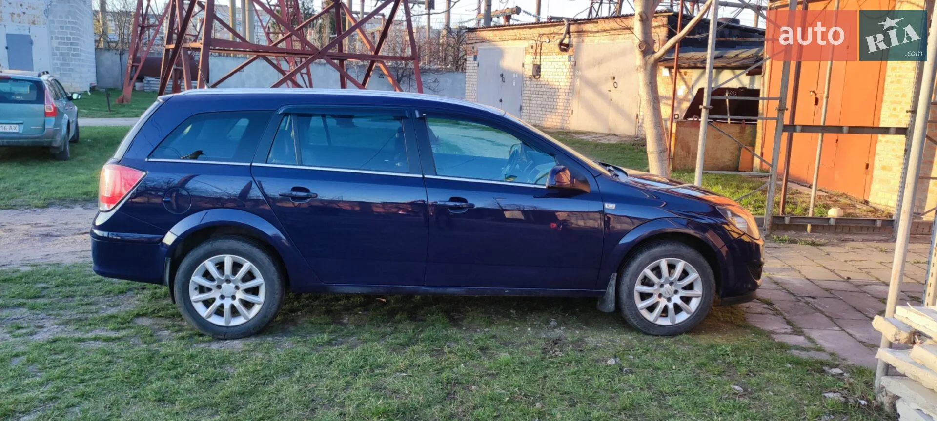 2011 Opel Astra - фото 1