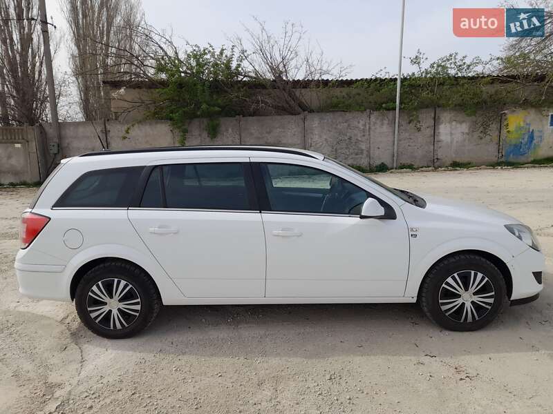 Универсал Opel Astra 2010 в Рени
