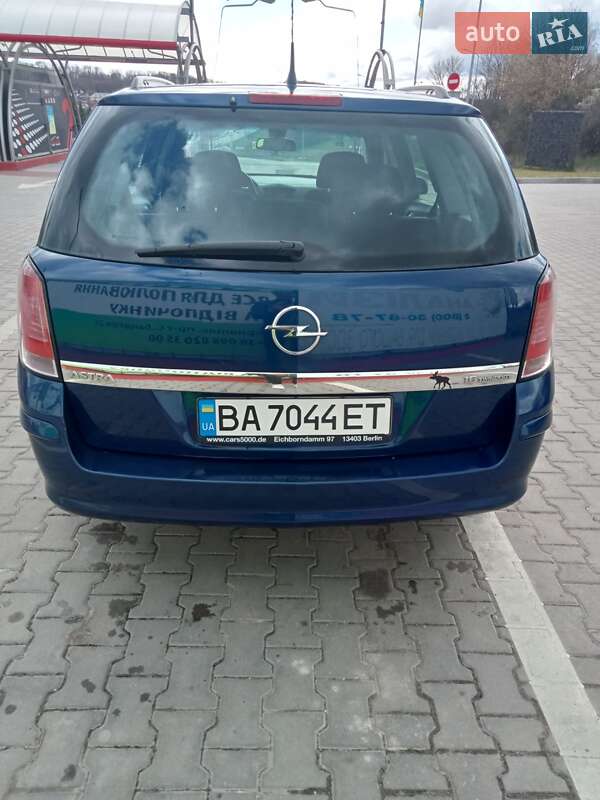 Универсал Opel Astra 2006 в Новомиргороде