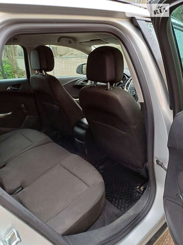 Универсал Opel Astra 2011 в Львове