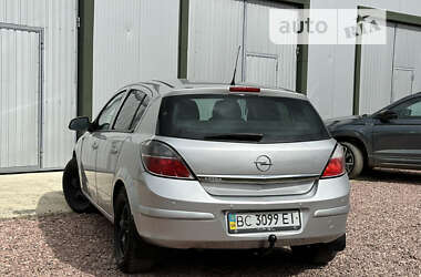 Седан Opel Astra 2014 в Дрогобыче