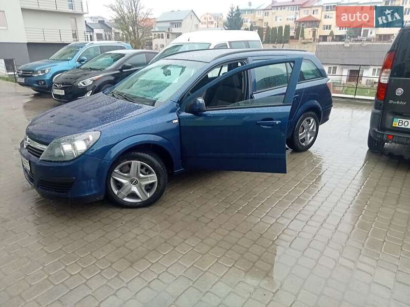 Универсал Opel Astra 2006 в Новомиргороде