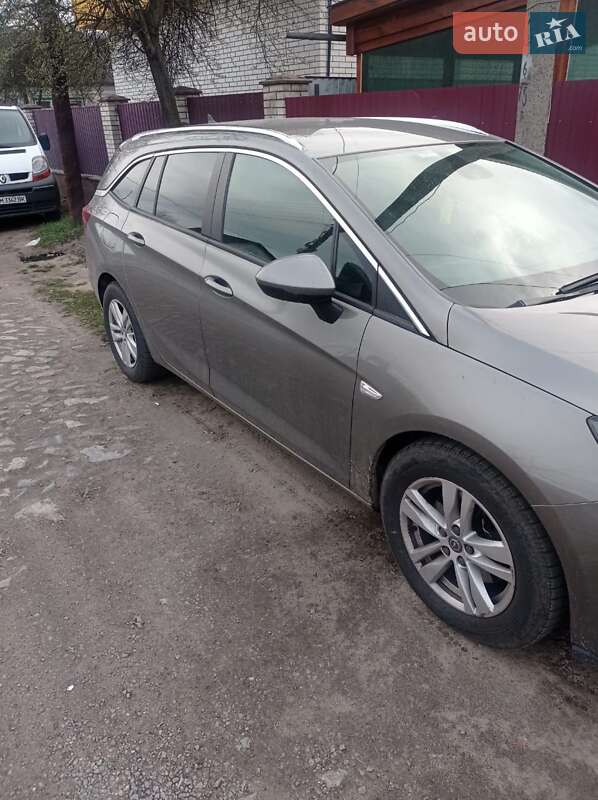 Универсал Opel Astra 2016 в Коростышеве