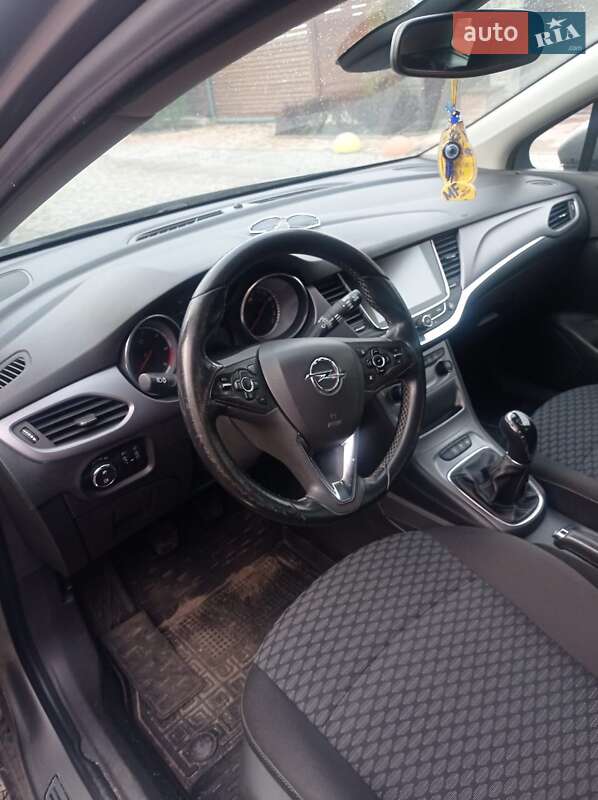 Универсал Opel Astra 2016 в Коростышеве