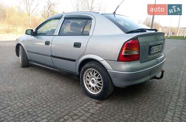 Хэтчбек Opel Astra 2000 в 